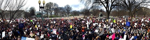 트럼프 이민반대 행정명령에 반대하는 美백악관 앞 시위대 