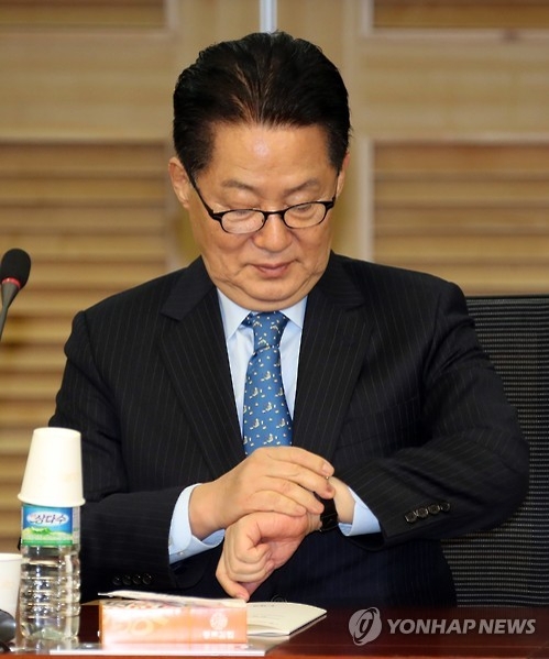 박지원 "黃, 대정부질문 출석해야…불출석은 국회 무시" - 1