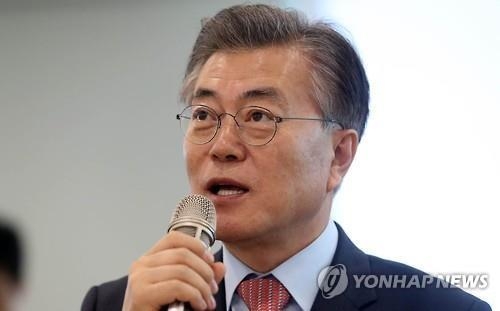 마이크 잡은 문재인
