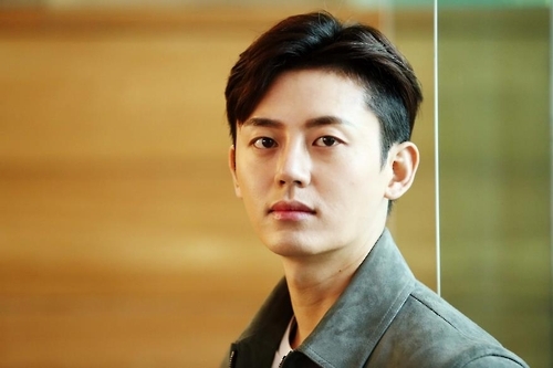 '푸른바다' 이지훈 "선배 이지훈처럼 뮤지컬도 해보고파" - 3