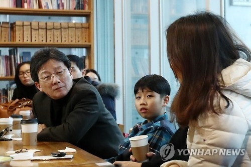 범여권 주자들 "지지율 끌어올려라"…휴일 총력전 - 1