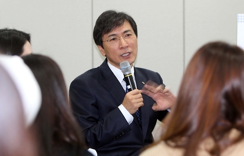 대학생들과 간담회하는 안희정 충남지사