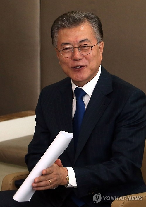 문재인 "사법시험 부활 어렵다, 곧바로 간부되는 경찰대도 검토" - 1