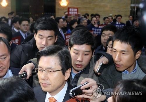 황교안에게 '청와대 압수수색 허용 촉구'