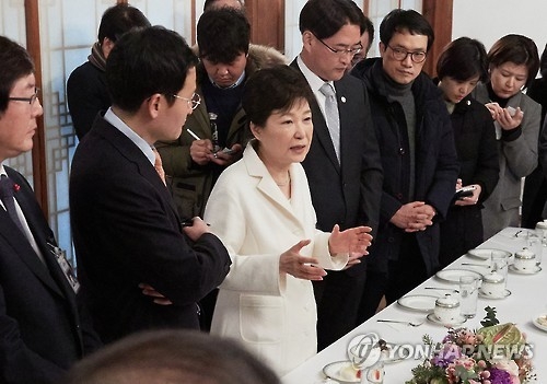 청와대 "특검이 약속깼다"…대면조사 일정 불투명 - 2