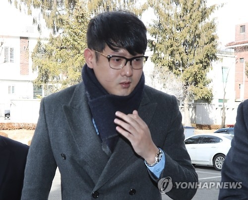 헌재 증인 출석하는 박헌영 K스포츠재단 과장(서울=연합뉴스) 이상학 기자 = 박헌영 K스포츠재단 과장이 9일 오후 서울 종로구 재동 헌법재판소에서 열린 박근혜 대통령 탄핵심판 사건 12차 변론에 증인으로 출석, 대심판정으로 향하고 있다. 2017.2.9leesh@yna.co.kr(끝)