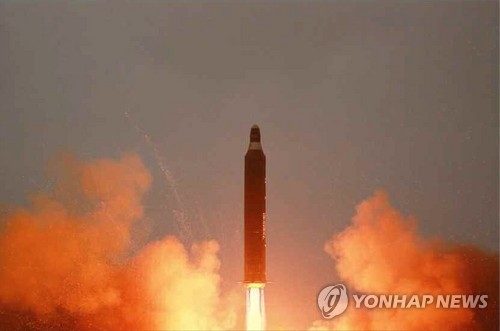 靑, NSC 상임위 50분간 진행…"北미사일 강력대응"(종합) - 1