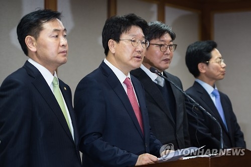 '탄핵 적법절차 위반' 원로들 지적에 국회 "왜곡주장" 반박 - 1