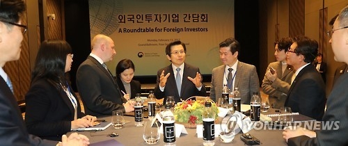 黃권한대행 "굳건한 안보로 외국인 투자기업 경제활동 보장"(종합) - 2