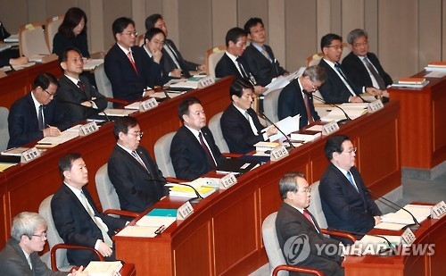 개헌논의서 조직논리 앞세우는 헌법기관들…'밥그릇 싸움' 되나 - 1