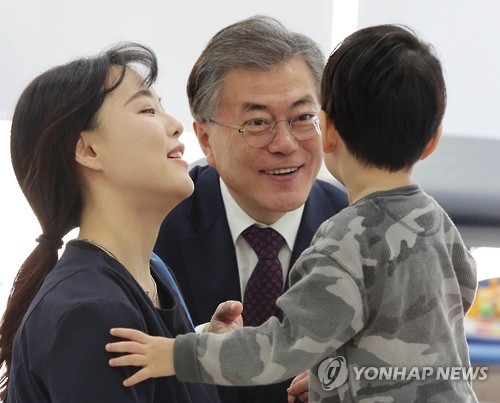 文, 조용히 병원찾아 정책행보…숨고르며 정국구상(종합) - 1