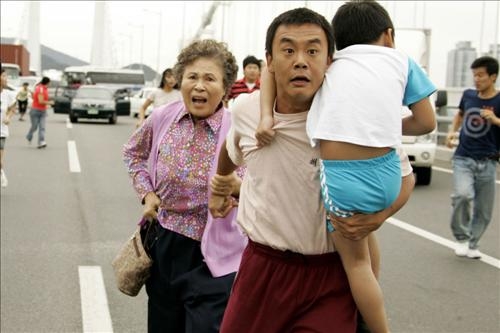 영화 '해운대'의 한 장면