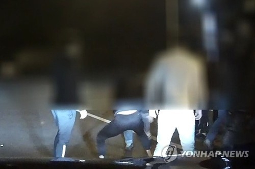 난투극 벌이는 조폭