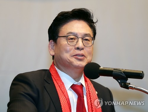정우택,'탄핵심판前 하야설'에 "靑도 이미 검토한 것으로 들어" - 1