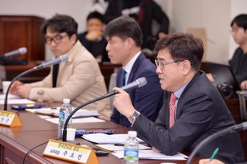 발언하는 주오연 한국면세점협회 사무국장