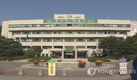 '책나라'를 표방하는 군포시가 총상금 1천400만원을 걸고 제2회 신인 문학상 공모전을 연다.