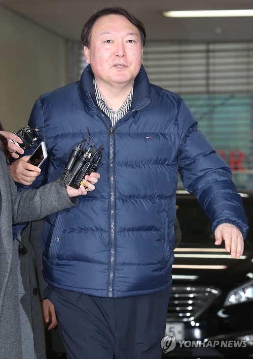출근하는 윤석열 수사팀장
