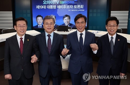 왼쪽부터 이재명 성남시장, 문재인 전 대표, 안희정 충남지사, 최성 고양시장