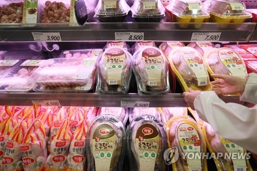 대형마트 닭고기 코너 [연합뉴스 자료사진]
