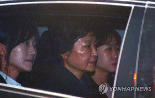 유승민 "朴전대통령 구속 안타깝다, 불행한 역사 되풀이 않기를"(종합) - 1