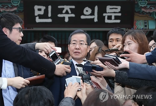 5·18 묘역 참배한 홍준표