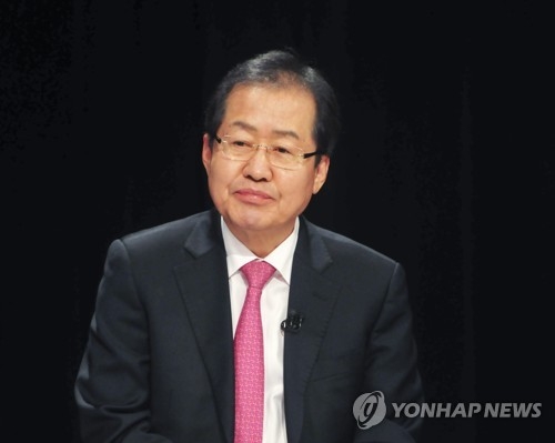 후보들, '스탠딩 토론' 겉으론 '환영'…속으론 유불리 계산 - 4