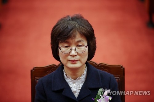 퇴임식 참석한 이정미 대행(서울=연합뉴스) 김도훈 기자 = 이정미 헌법재판소장 권한대행이 13일 오전 서울 종로구 헌법재판소장에서 열린 퇴임식에서 자리에 앉아 있다. 2017.3.13superdoo82@yna.co.kr(끝)