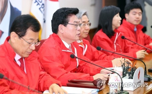 (서울=연합뉴스) 김현태 기자 = 자유한국당 대표 권한대행 겸 원내대표인 정우택 상임중앙선거대책위원장이 13일 오전 여의도 당사에서 열린 비상대책위원회의에서 발언하고 있다. 2017.4.13 mtkht@yna.co.kr
