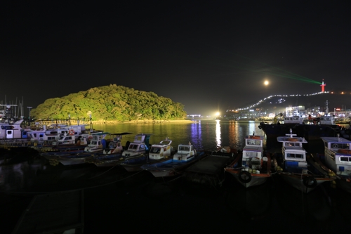 완도항에서 바라본 주도의 야경
