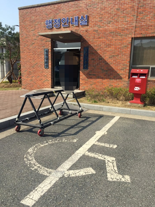 부산 해군작전사령부 행정안내실 주차장