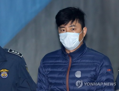 영장심사 받으로 법원 나온 고영태씨