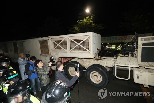 성주골프장에 들어가는 사드 장비