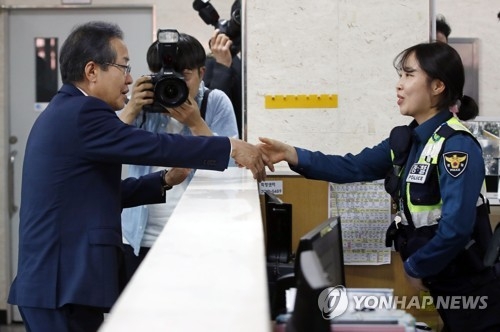 홍준표 "경찰 늘리고 기본급·승진제도 개선할 것" - 1