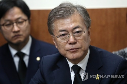 거제조선소 크레인 피해 가족 찾은 문재인