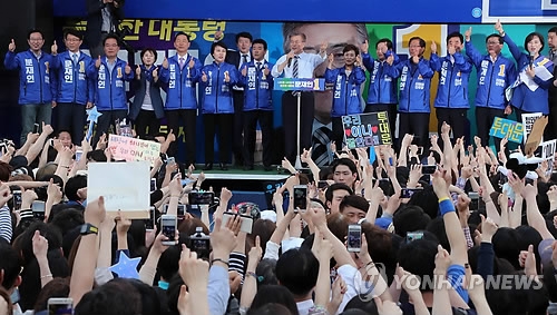文, 사전투표 첫날 '수도권' 공략…"'어대문' 하려면 '투대문'"(종합) - 1