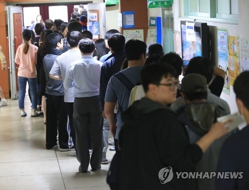 대선 사전투표 둘째날 9시 누적투표율 13.15%…역대 최고치 - 2