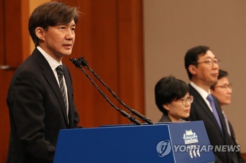 조국 민정수석 "여기저기서 두들겨 맞겠지만 맞으며 가겠다" - 1