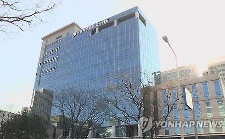 수원지방법원 안양지원은 12일 박철규 전 중소기업진흥공단 이사장과 권태형 전 중진공 운영지원실장에게 각각 징역 10개월이 선고했다.