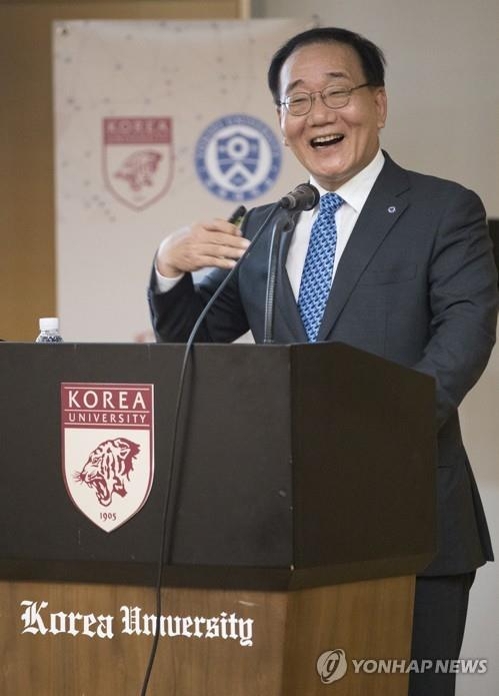 고려대에서 강연하는 김용학 총장