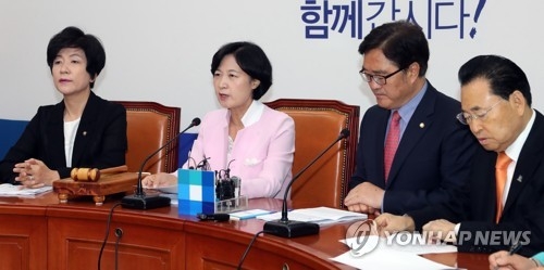 지지율 고공행진에 고무된 與, 악재 만날까 '조심조심' - 1