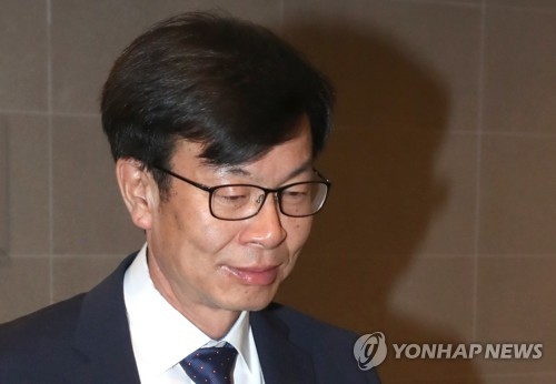 "김상조 부인 취업특혜 의혹…자격미달에도 공립고 강사 채용"(종합) - 1