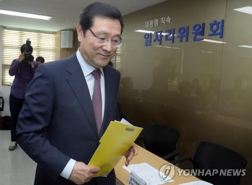 이용섭 "근로자 처우개선 중요하지만, 소상공인 고통늘면 안돼"(종합2보) - 1