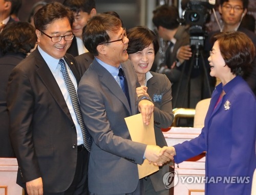與 찾아간 장하성 "청문회·추경·정부조직개편 협조 절실"(종합) - 1