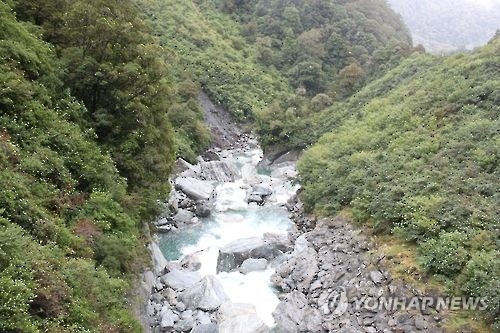 이른 여름 날씨에 물놀이 사고 잇따라…구명조끼 착용해야 - 1