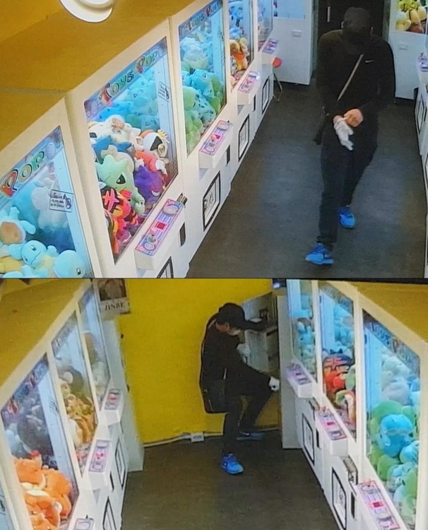 새벽 인적드문 인형뽑기방에서 '과감한 범행'