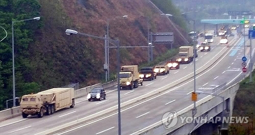 성주골프장 향하는 사드 포대 행렬