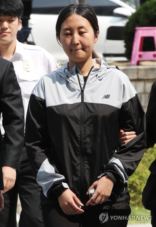 두번째 영장심사 끝낸 정유라 "있는 그대로 말씀드렸다" 울먹여 - 1
