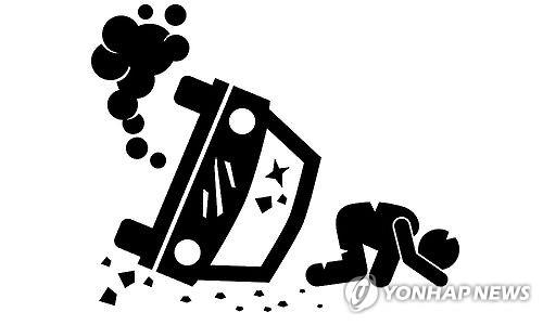 승용차, 고속도로 중앙분리대 '쾅'…운전자 2차사고로 숨져 - 1