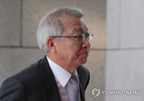 양승태 대법원장, 고심어린 출근길
