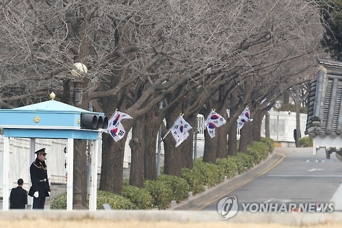 청와대 앞길 50년 만에 전면개방…靑 "26일부터 24시간 내내" - 1